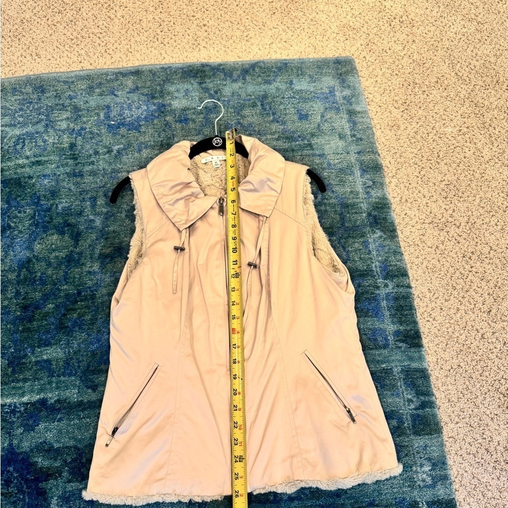 CAbi Shearling Lined CabinCore Adventure Ready Outdoor Vest Cozy Chic Layering - Picture 9 of 10
